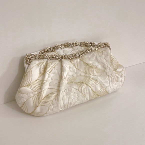 EMBELLISHED BRIDAL CLUTCH - Picture 4 of 9